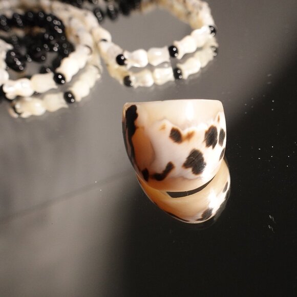 Vintage Black and Shell White floral Beaded Necklace with Shell Ring Accent - Picture 11 of 16